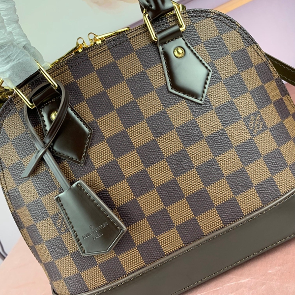 ルイヴィトンバッグ背面デザイン